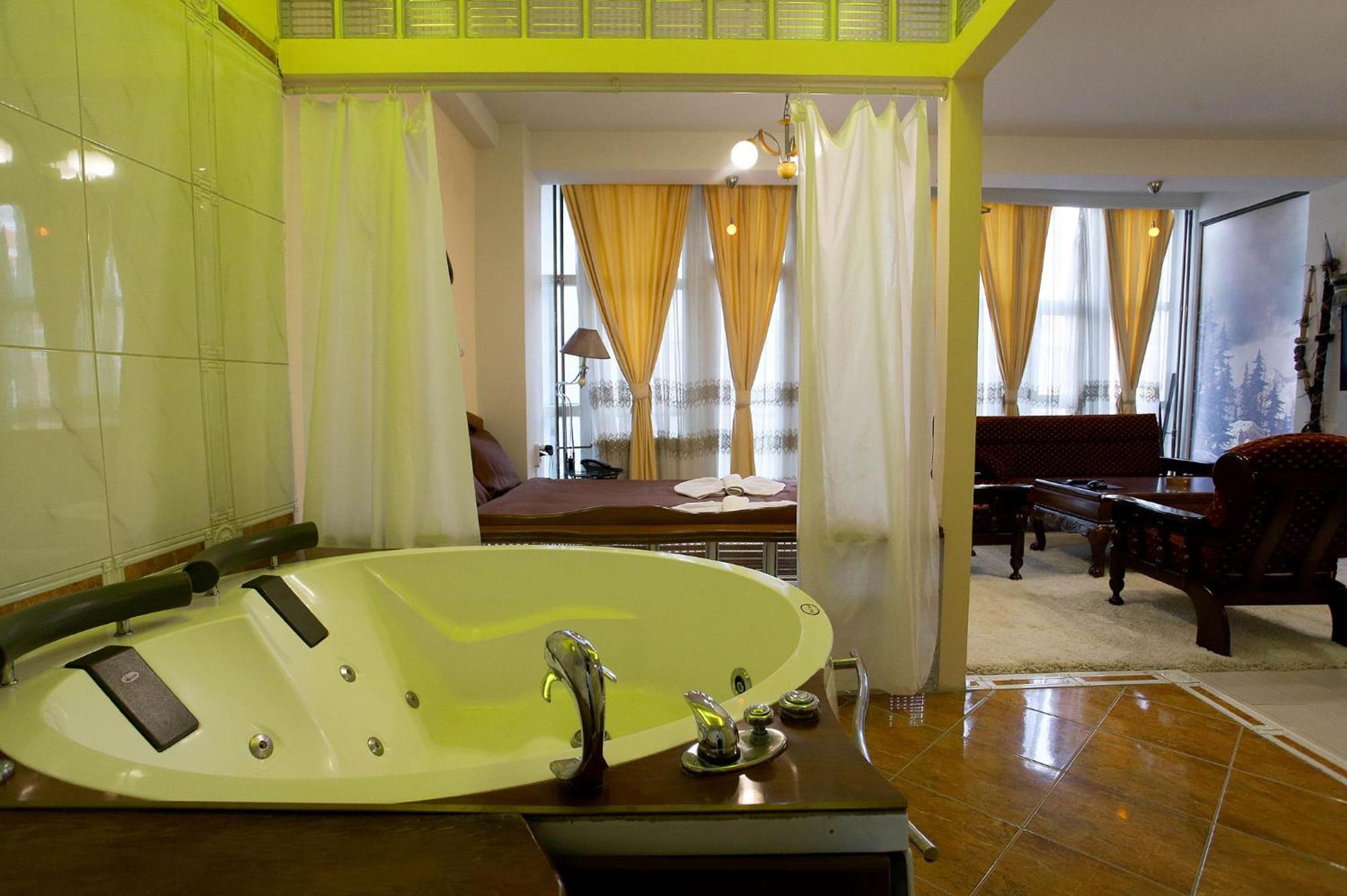 Hotel Xhema Pristina Extérieur photo